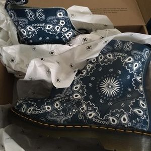 Dr. Martens Paisley Pascal 8-eye 10 US/8 UK/42 EU